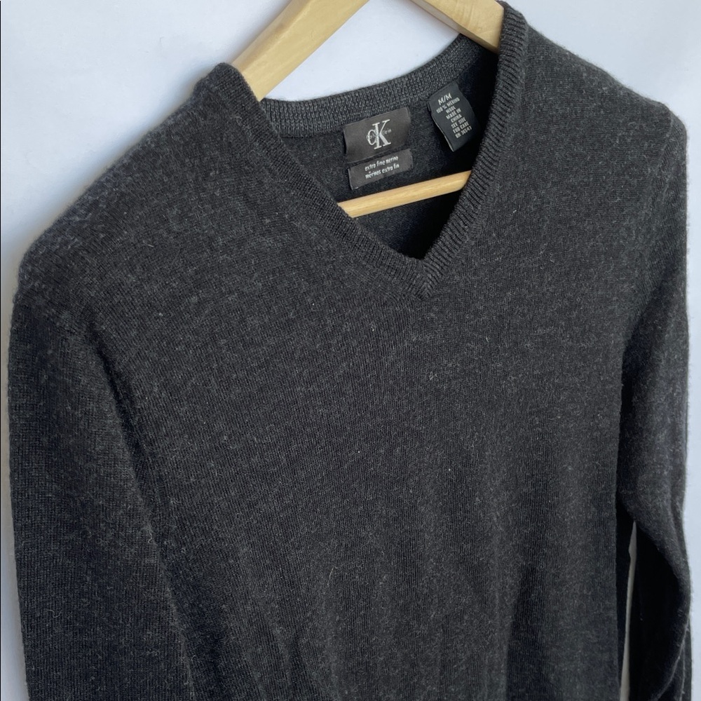 Calvin Klein Men's Extra Fine Merino Wool Charcoal V-Neck Sweater Size M